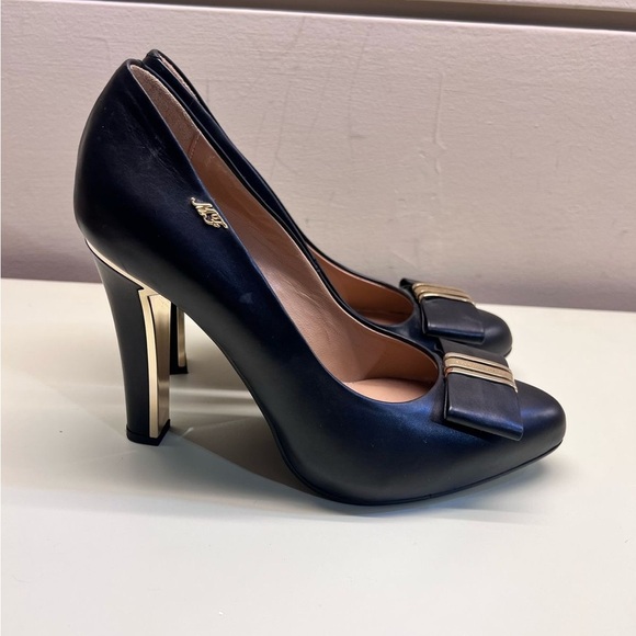 Italian Elegant Black Leather Heels with Bow - Picture 5 of 10